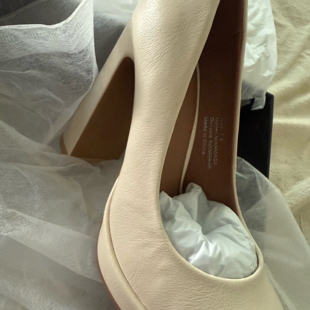 Elegant Cream Women's Pumps